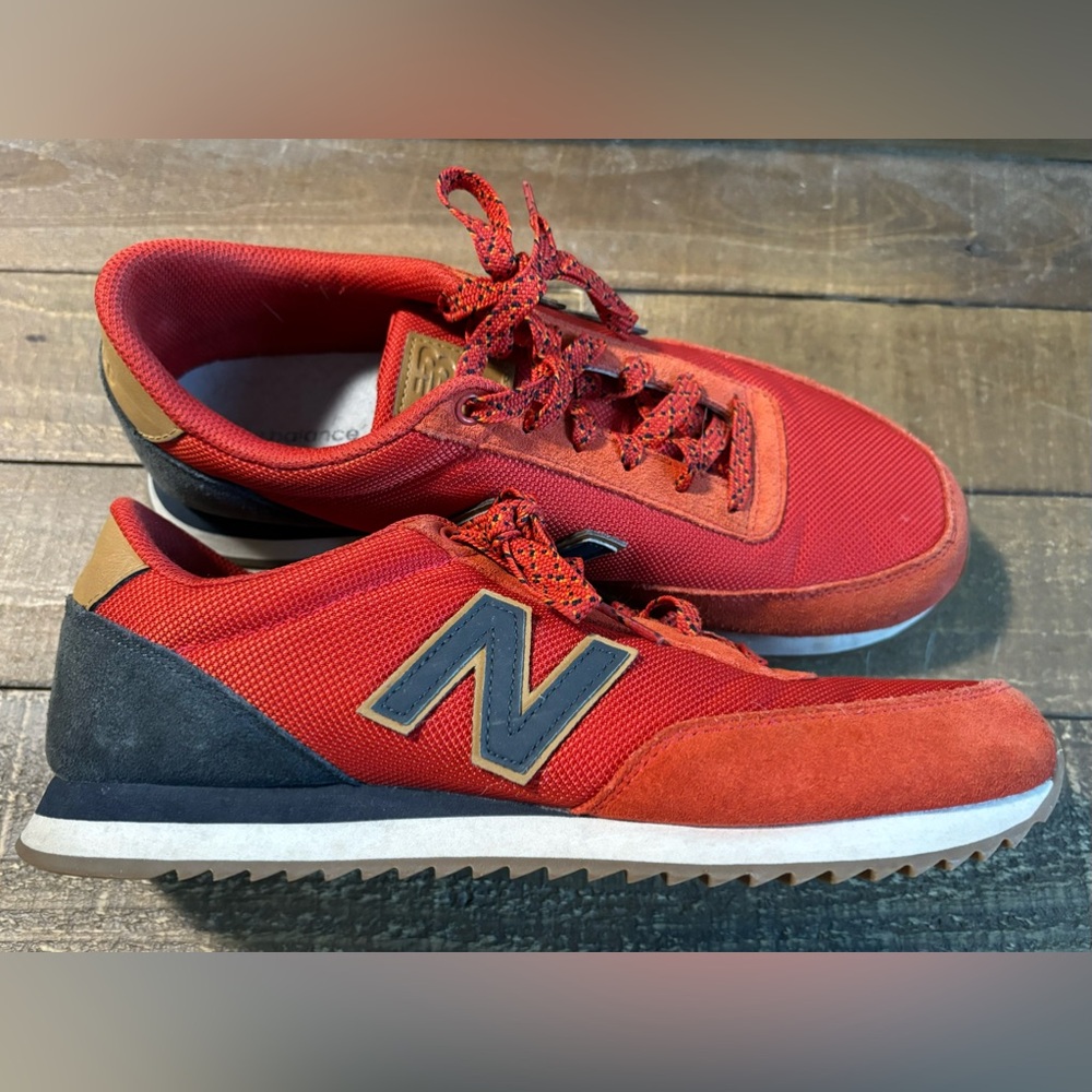 New Balance 501 Classics
Retro Ripple Sole Red Navy Mens Sneakers, Size 10